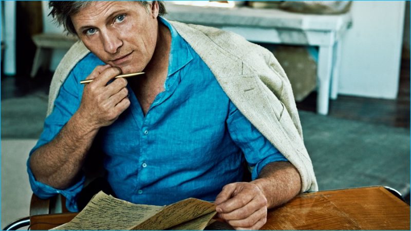 Posing for Esquire, Viggo Mortensen is pictured in a Billy Reid blazer.