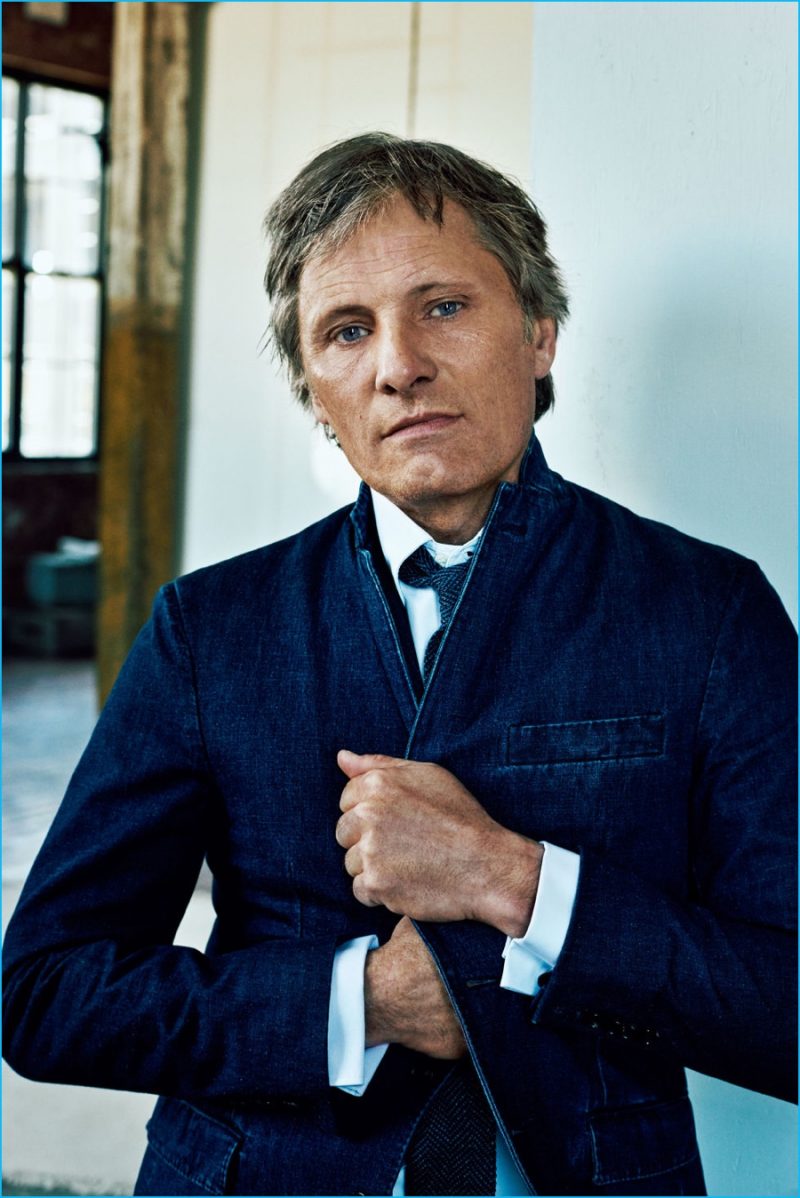 Viggo Mortensen dons a denim sportcoat from Polo Ralph Lauren.