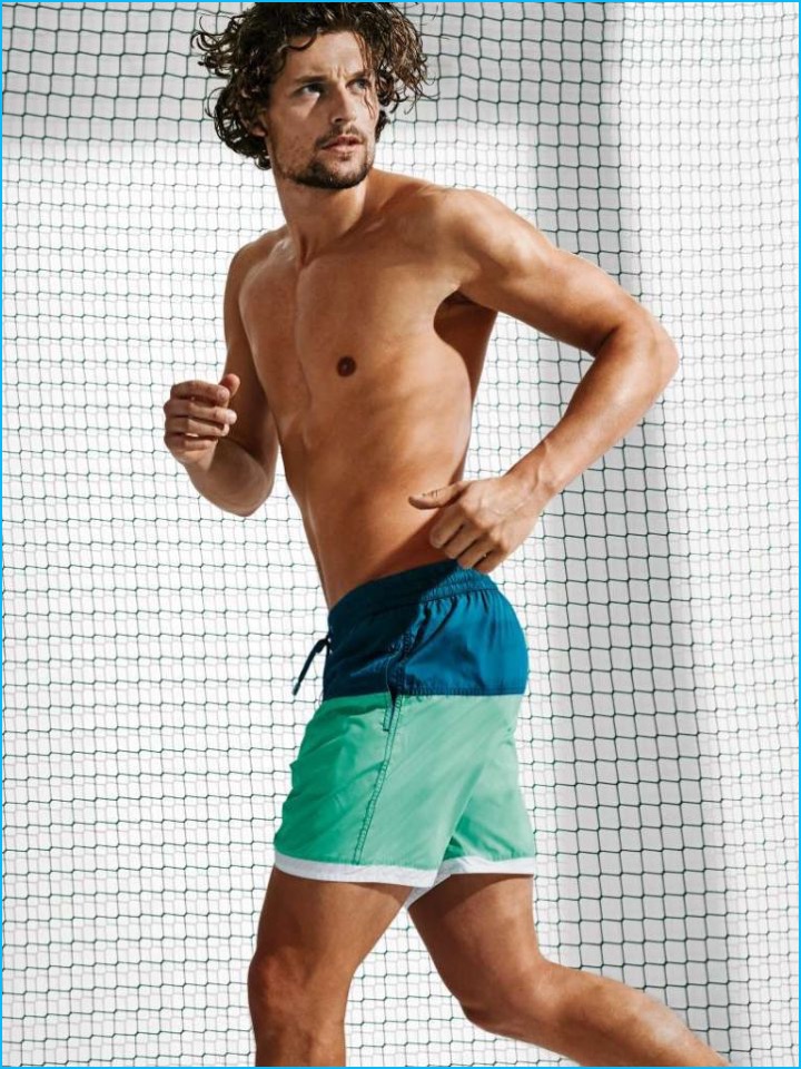 Wouter Peelen channels his best Baywatch run in a pair of Calzedonia colorblocked swim shorts.