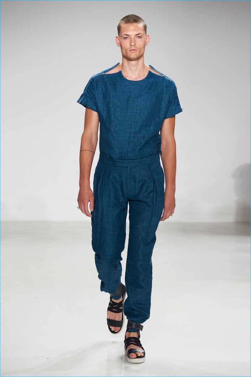 Cadet updates the crewneck t-shirt with zippered shoulders for spring-summer 2017. » Cadet Softens Its Military Aesthetic for Spring Cadet updates the crewneck t-shirt with zippered shoulders for spring-summer 2017.