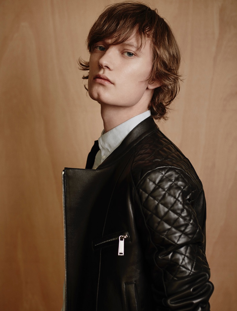 Thom wears shirt Fred Perry and jacket Dsquared2.