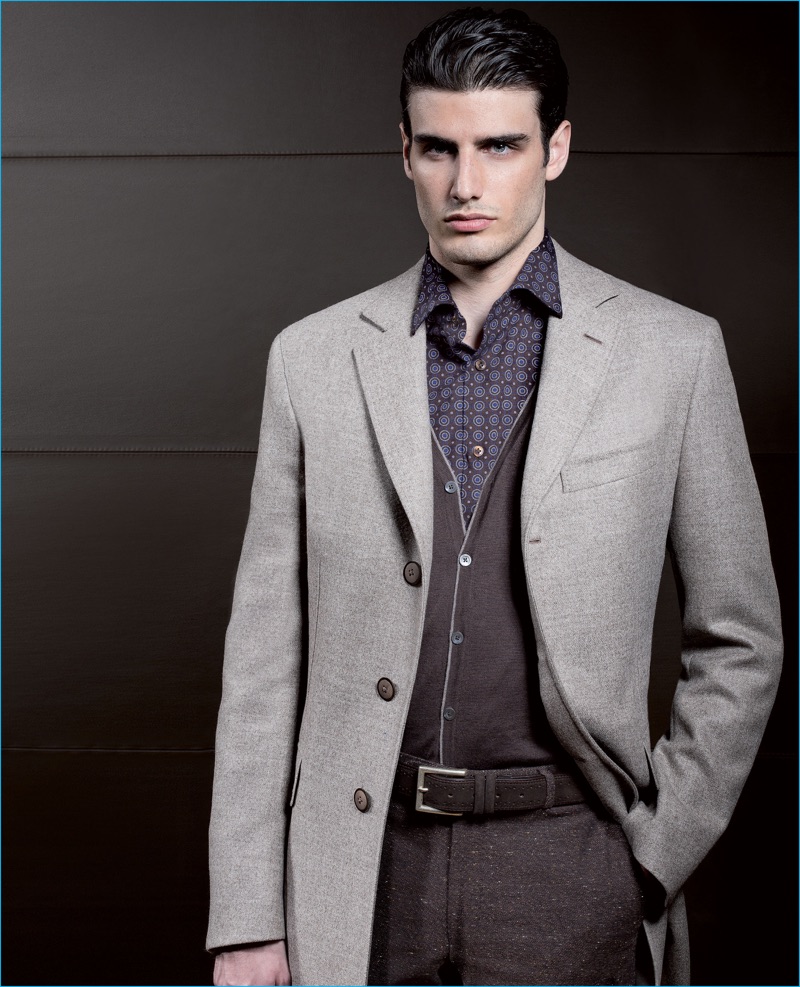 Ravazzolo embraces earthy tones, showcasing smart separates from its fall-winter 2016 collection.