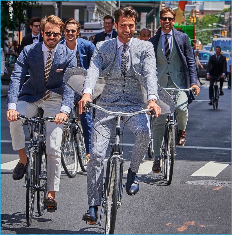 Suitsupply models take a bike ride through the streets of New York City.