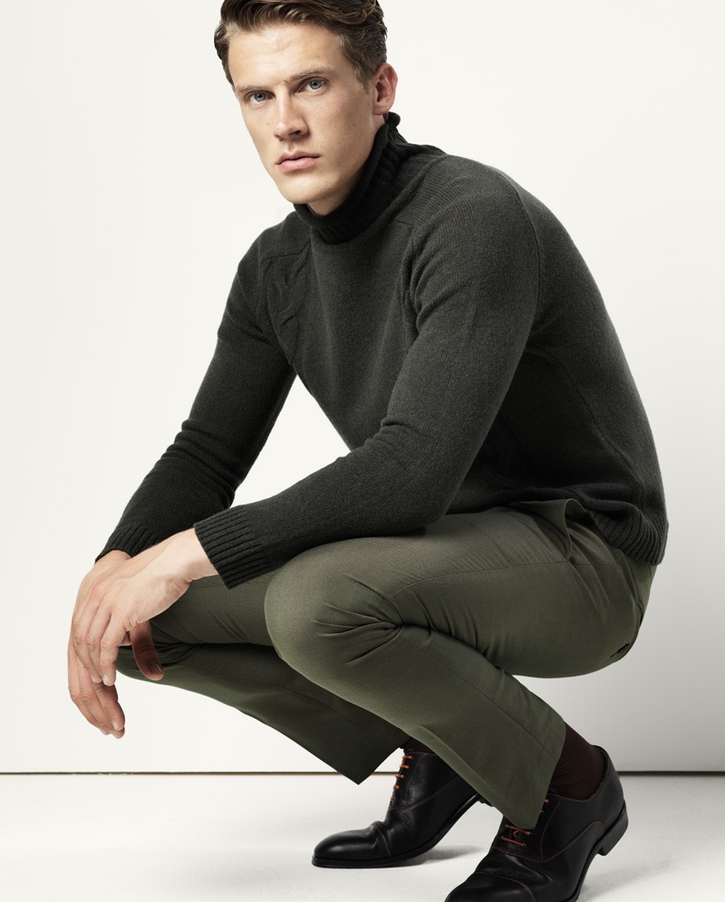 Jimmy wears turtleneck sweater Samsøe & Samsøe, trousers Cedarwood State, socks Item M6, and shoes Undandy.