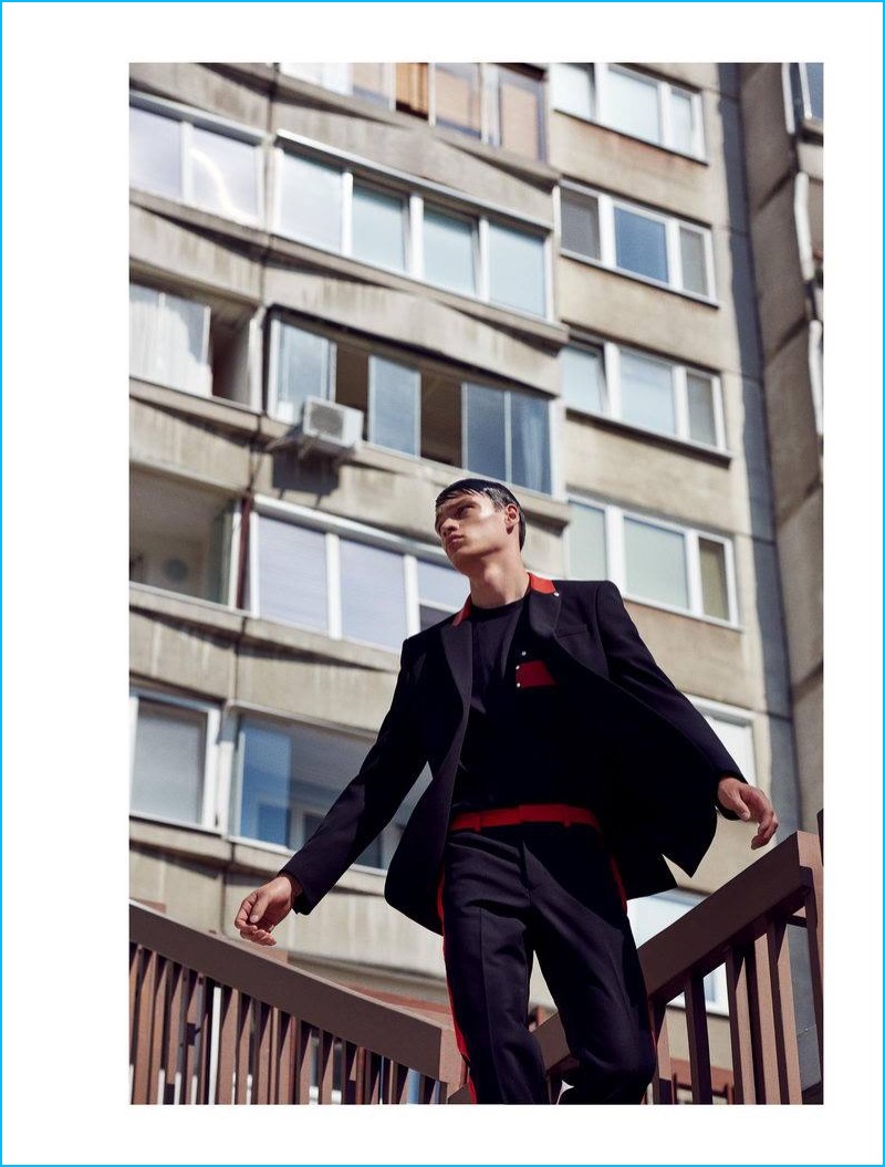 Filip Hrivnak heads outdoors in a resort 2017 look from French fashion house Givenchy.