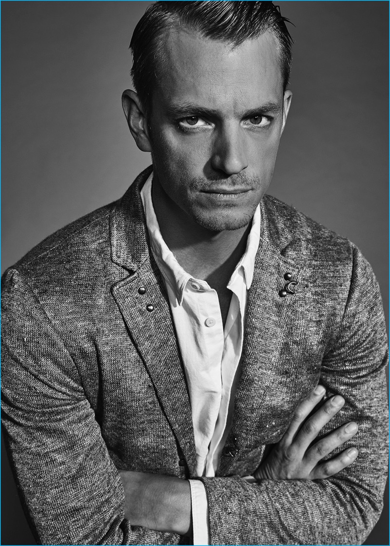 Joel Kinnaman dons an AllSaints shirt with a John Varvatos knit blazer.