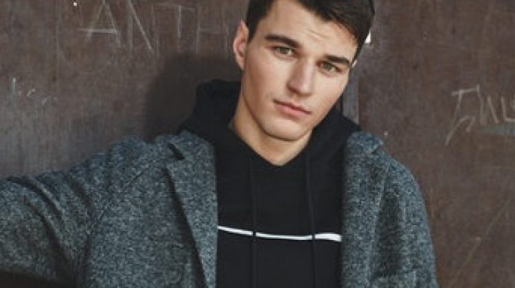 Urban Athletics: Mango Man Champions Athleisure Styles