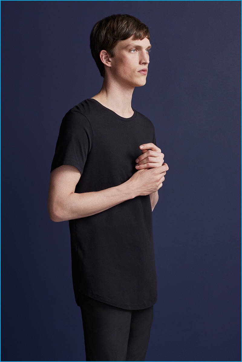 Malthe Lund Madsen sports a longline tee from Premium by Jack & Jones' fall-winter 2016 NOOS collection.