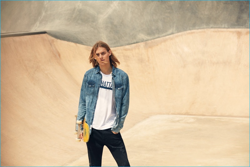 Ton Heukels wears a denim shirt with a relaxed tee and slim-fit jeans from Lefties' Skate Republic collection.