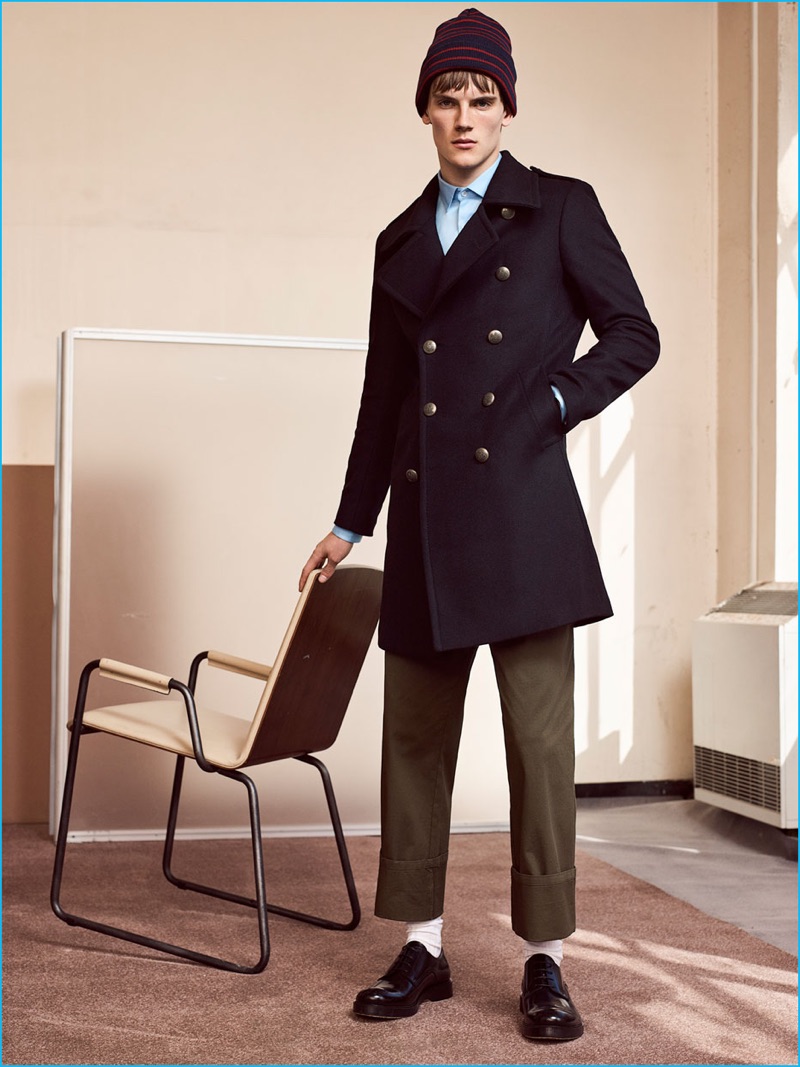 Zara Man calls for a juxtaposition of typical elements, pairing a tailored coat with palazzo pants.