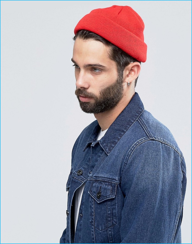 Купить бини мужскую. Шапка Levis Beanie Red. Хипстерские шапки мужские. Шапка красная мужская. Красная шапка с подворотом мужская.