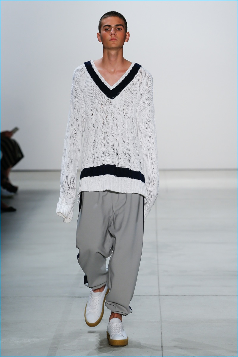 Band of Outsiders champions slouchy shapes and oversized knits such as a v-neck sweater for spring-summer 2017.