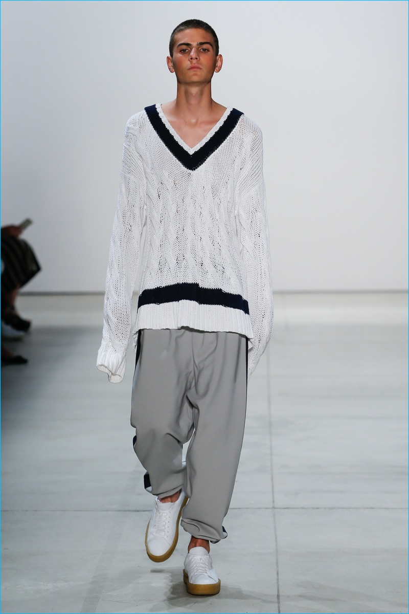 Band of Outsiders champions slouchy shapes and oversized knits such as a v-neck sweater for spring-summer 2017. » Band of Outsiders Reemerges: See the Brand's S/S 2017 Collection Band of Outsiders champions slouchy shapes and oversized knits such as a v-neck sweater for spring-summer 2017.