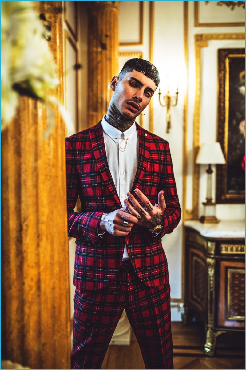 Savio de Chiara dons red tartan suiting from Noose & Monkey's fall-winter 2016 collection.