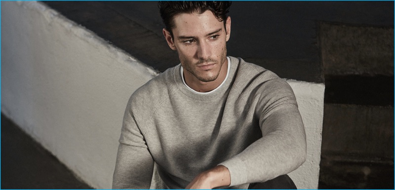 Diego Barrueco goes casual in a grey sweater from Reiss 1971's fall-winter 2016 collection.