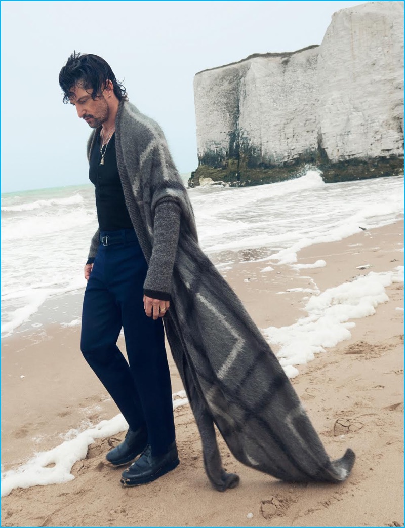 Tony Ward dons a chic long open cardigan sweater from Giorgio Armani's fall-winter 2016 collection.