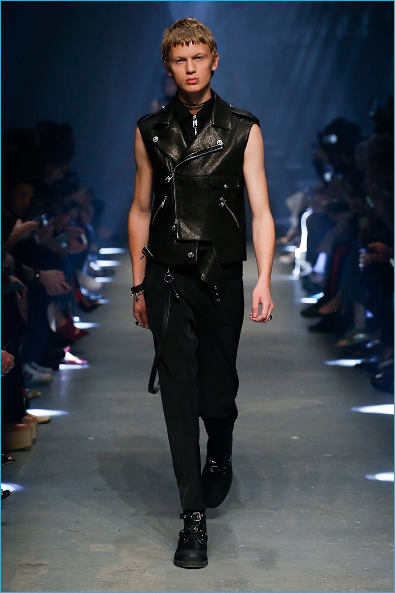 Versus Versace offers up a sleeveless leather biker jacket for spring-summer 2017. » Versus Versace Reimagines the Bad Boy for S/S '17 Versus Versace offers up a sleeveless leather biker jacket for spring-summer 2017.