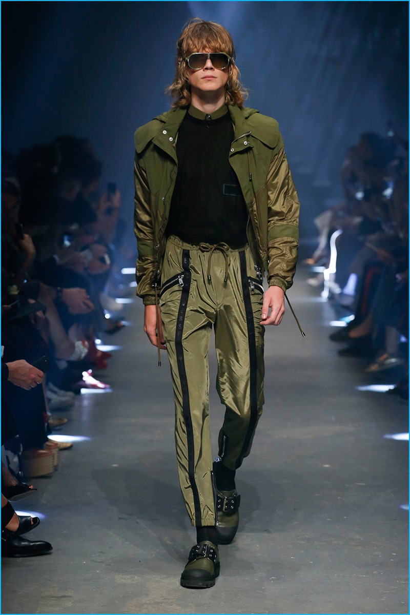 Versus Versace reinterprets the iconic bad boy for spring-summer 2017 with a sporty angle. » Versus Versace Reimagines the Bad Boy for S/S '17 Versus Versace reinterprets the iconic bad boy for spring-summer 2017 with a sporty angle.