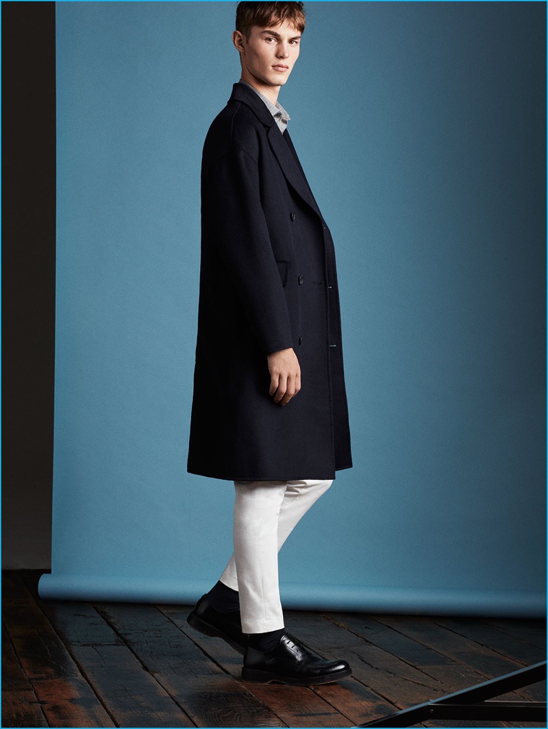 Kit Butler rocks a navy coat that takes inspiration from 1946 Marseille from Zara Man's fall-winter 2016 Seasonals collection.
