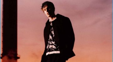 Bien de Altura: Lucas Satherley Wears Fall Styles for Icon El PaÃs Bien de Altura: Lucas Satherley Wears Fall Styles for Icon El PaÃs