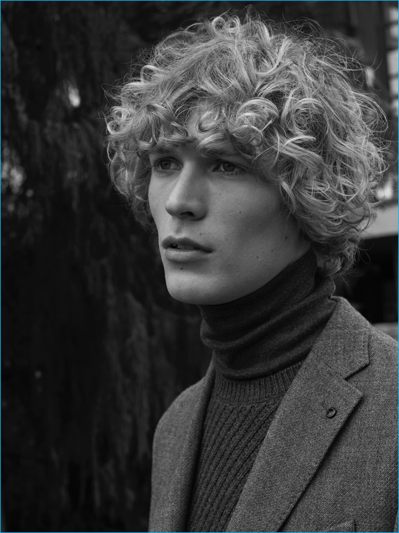 Model Sven de Vries dons a turtleneck and blazer from Mango Man.