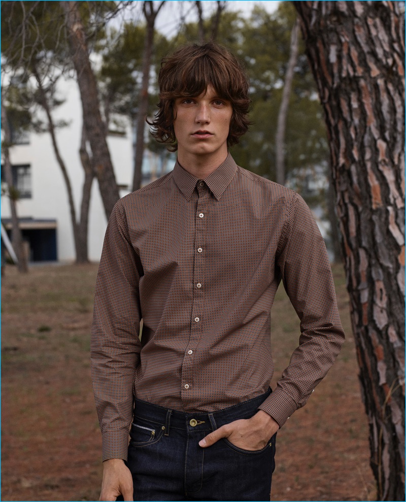 Joep Van de Sande dons a patterned button-down shirt and denim jeans from Mango Man.