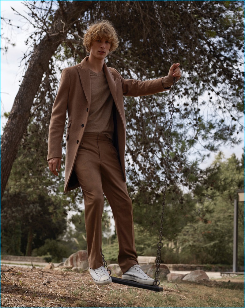 Laurence Ellis photographs Sven de Vries in a monochromatic number with white sneakers from Mango Man.