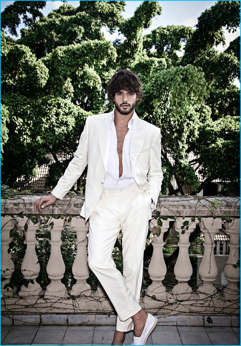 Marlon Teixeira fronts Murilo Lomas' spring-summer 2017 campaign in an off-white suit.