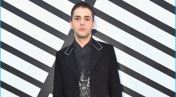 Xavier Dolan Makes a Dark Statement in Louis Vuitton S/S '17 Look Xavier Dolan Makes a Dark Statement in Louis Vuitton S/S '17 Look