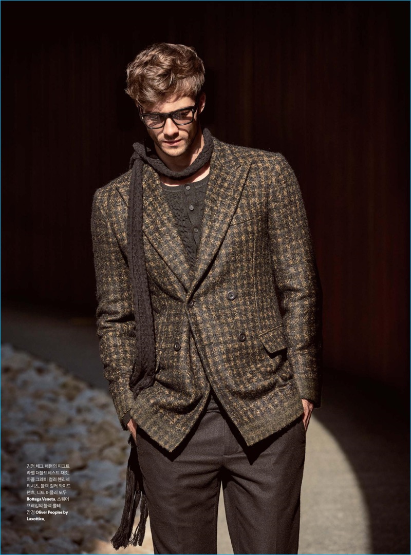 Appearing in Noblesse magazine, Gilberto Fritsch wears a fall look from Bottega Veneta with Oliver Peoples glasses.