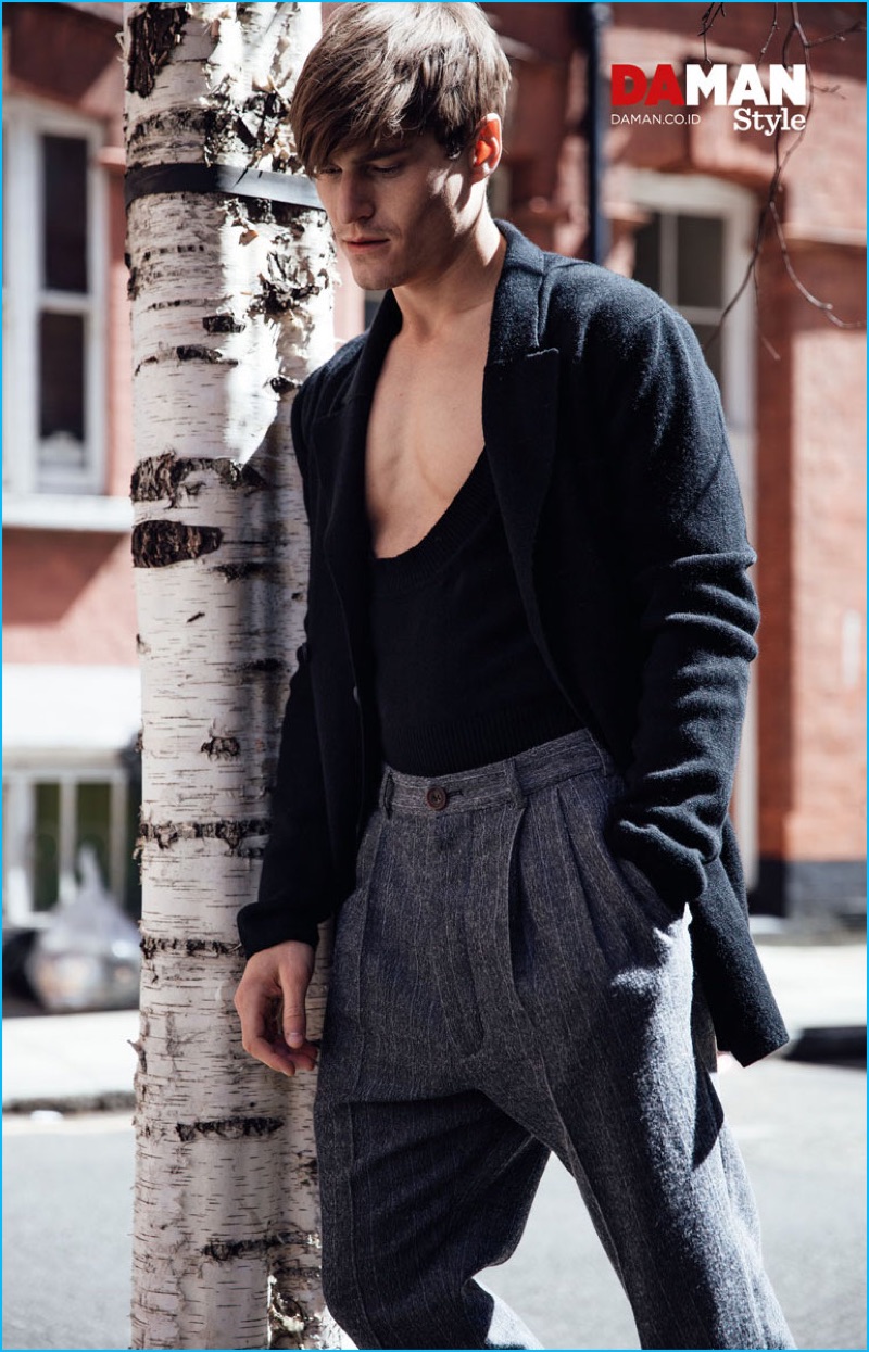Top model Oliver Cheshire tackles a relaxed look from Vivienne Westwood. » Oliver Cheshire Covers Da Man Style, Talks Highs & Lows of Modeling Top model Oliver Cheshire tackles a relaxed look from Vivienne Westwood.