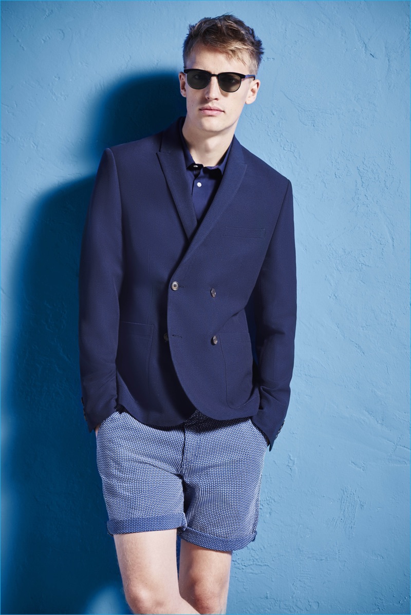 River Island kicks off its spring-summer 2017 collection with a chic double-breasted jacket in navy and rolled shorts. » River Island Unveils Fresh Fashions for Spring '17 River Island kicks off its spring-summer 2017 collection with a chic double-breasted jacket in navy and rolled shorts.
