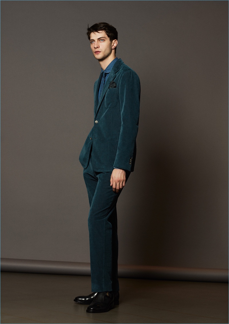 Matthew Bell dons a teal suiting number from Boglioli's fall-winter 2017 collection.