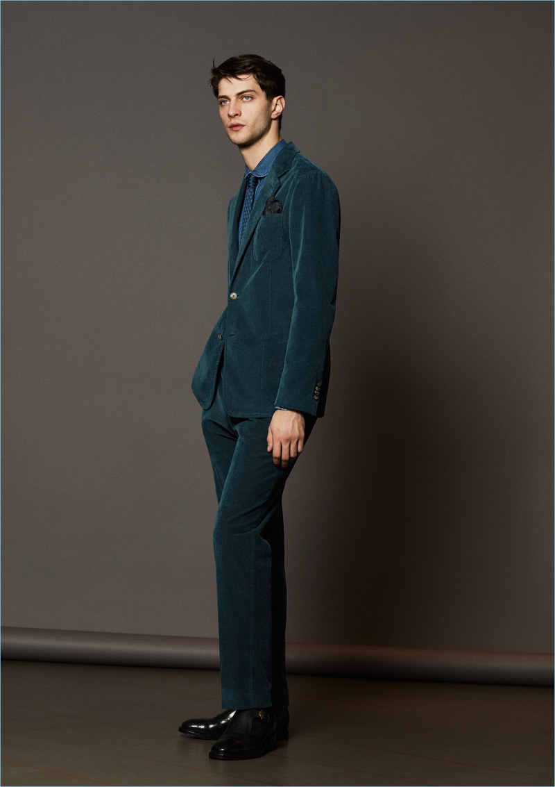 Matthew Bell dons a teal suiting number from Boglioli's fall-winter 2017 collection. » Boglioli Presents Smart Fall '17 Collection for the Fashionable Poet Matthew Bell dons a teal suiting number from Boglioli's fall-winter 2017 collection.