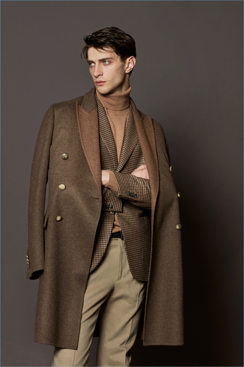Earthy shades of brown come together for a sharp ensemble from Boglioli's fall-winter 2017 collection.