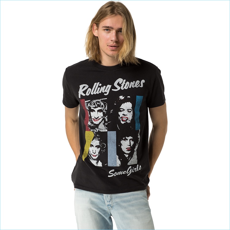 Tommy Hilfiger men's tee. Look like you're with the band in this authentic vintage tee. From the Rolling Stones collection, our rock 'n' roll capsule inspired by the legendary group. 