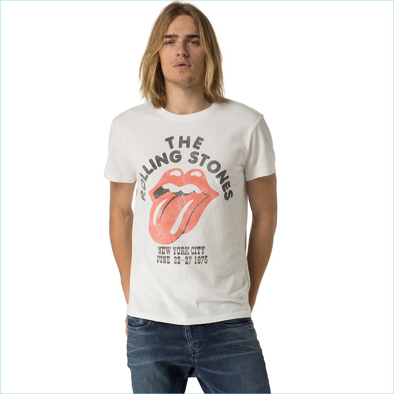 Tommy Hilfiger men's tee. This vintage tee takes you back to the band's heydays of the 70s, proudly displaying the greatest city in the world. From the Rolling Stones collection, our rock 'n' roll capsule inspired by the legendary band. 