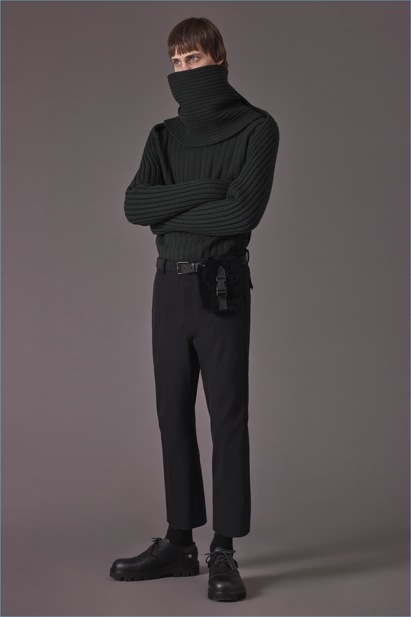 Italian brand Jil Sander serves up a black on black monochromatic number for fall-winter 2017.