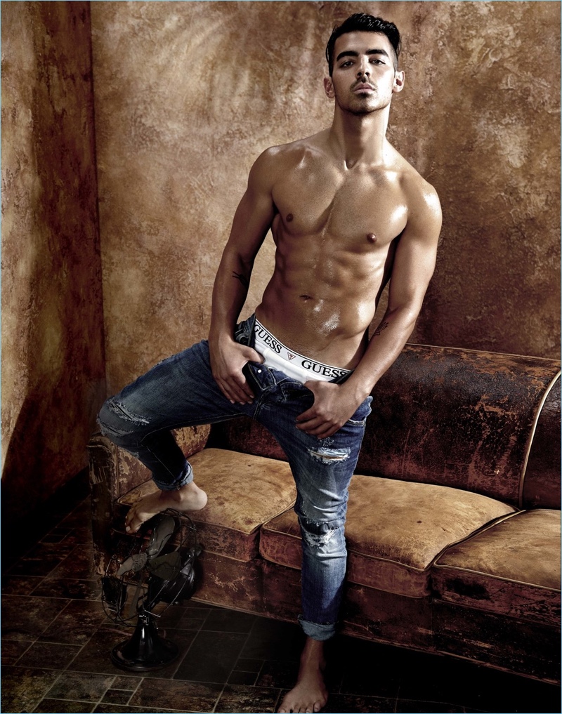 Joe Jonas goes shirtless, showing off his six-pack for GUESS' spring-summer 2017 underwear campaign. » Joe Jonas Strips Down to Underwear for New GUESS Campaign Joe Jonas goes shirtless, showing off his six-pack for GUESS' spring-summer 2017 underwear campaign.