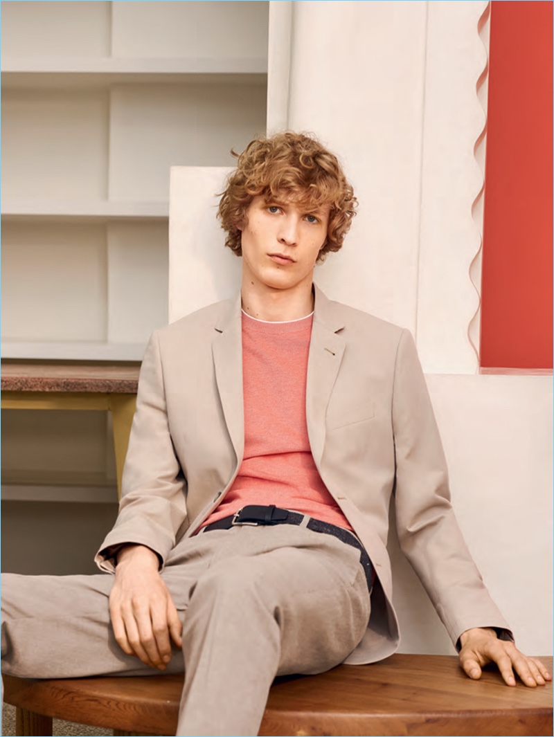 Perfecting semi-casual style, Lacoste produces a linen suit for spring-summer 2017.