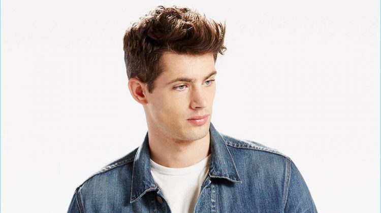 Jamie Wise models a Levi's denim trucker jacket in the brand's Danica color.
