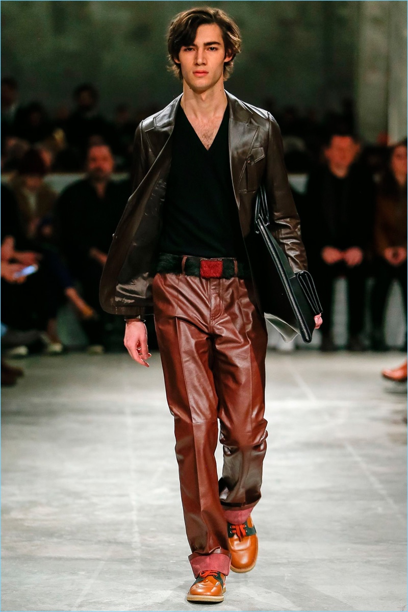 Leather fashions solidify a 70s theme for Prada's fall-winter 2017 collection. » Prada Revisits 70s for Charming Fall '17 Collection Leather fashions solidify a 70s theme for Prada's fall-winter 2017 collection.