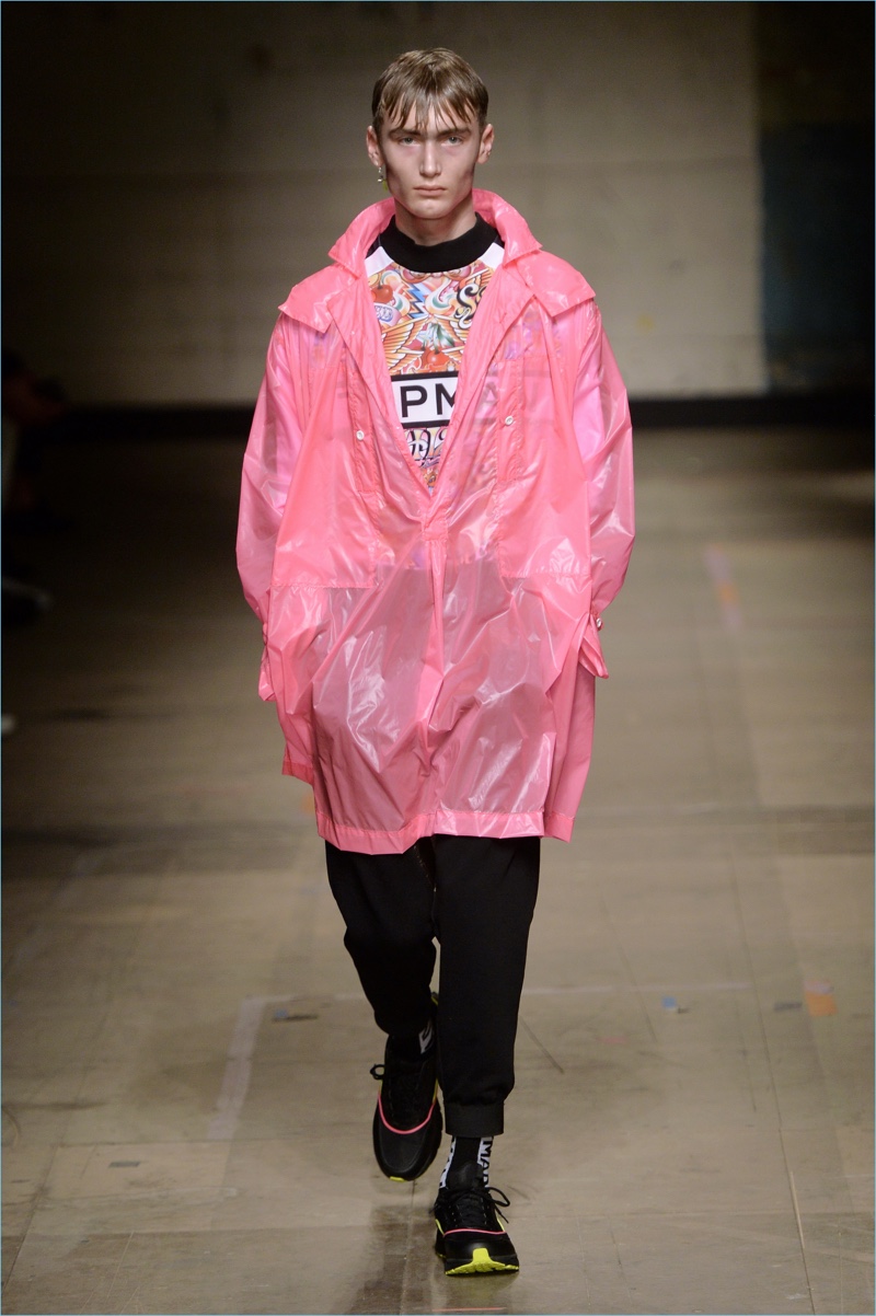 Channeling the club scene, Topman Design embraces fluorescent hues for fall-winter 2017. Here, Topman debuts a pink coat, worn with joggers and a graphic top.