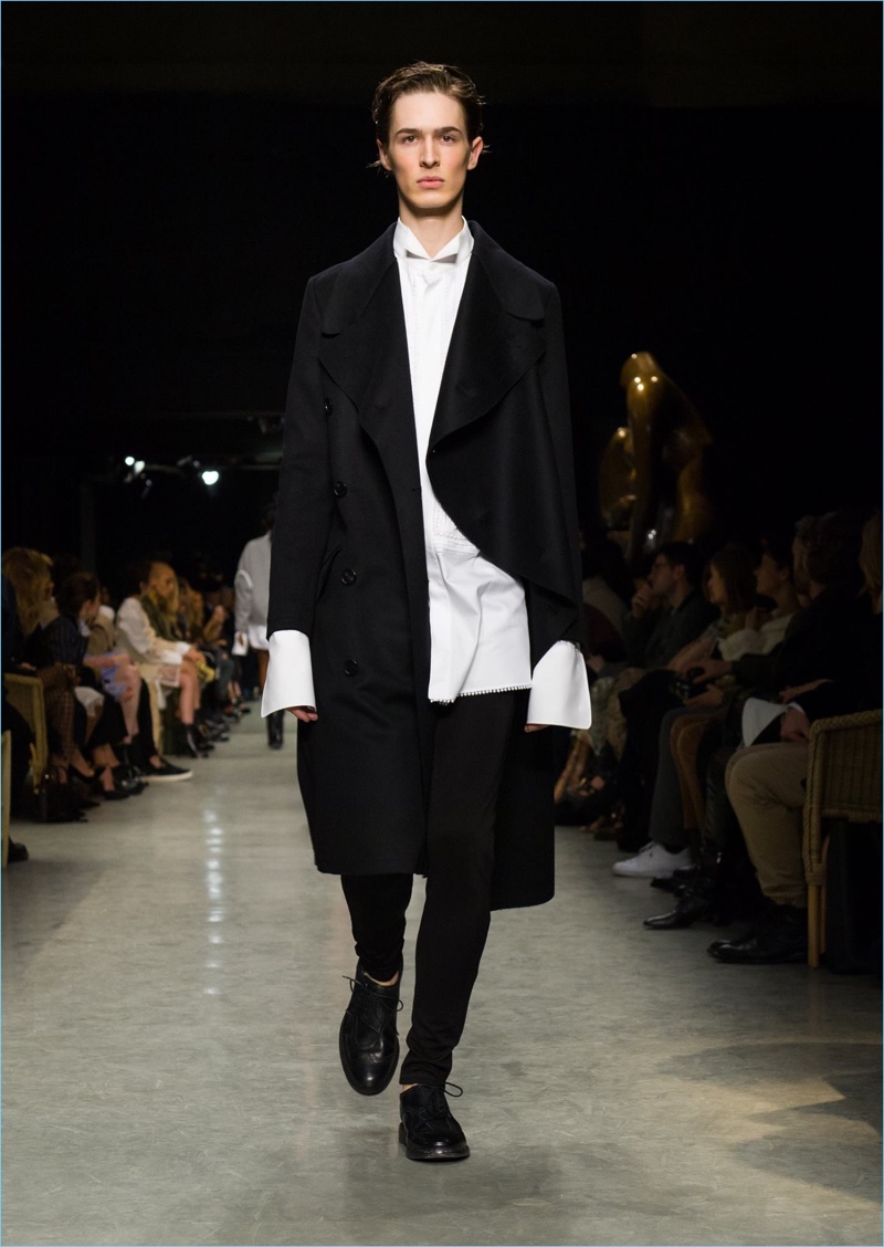 Varying proportions come together for Burberry's sculpted menswear. » Burberry Unveils Sculpted Silhouettes for Buy It Now Spring Collection Varying proportions come together for Burberry's sculpted menswear.
