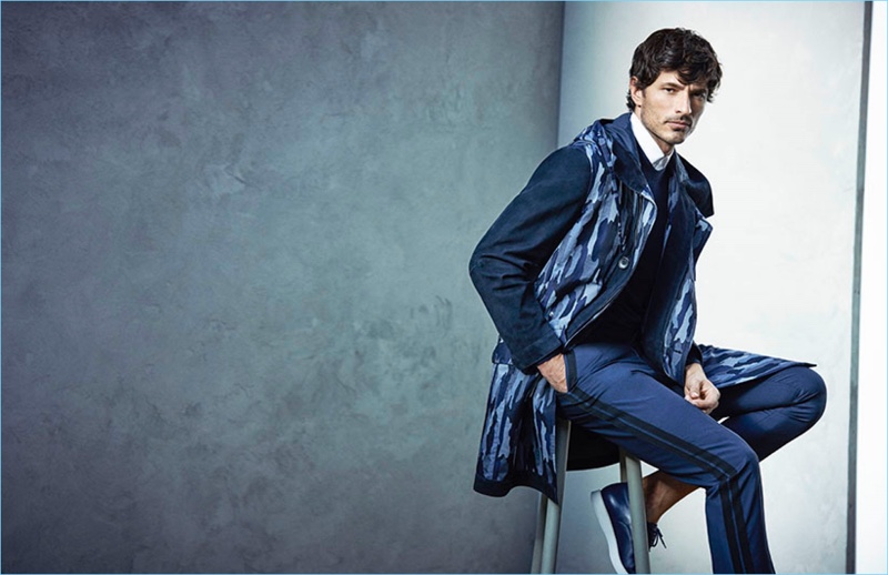 Andres Velencoso wears a blue abstract print from Cerruti 1881's spring-summer 2017 campaign.