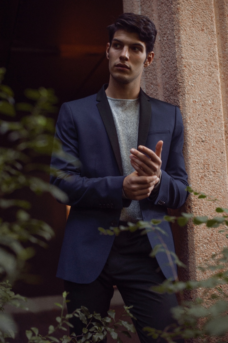 Víctor wears top Hackett and tuxedo Mango Man.