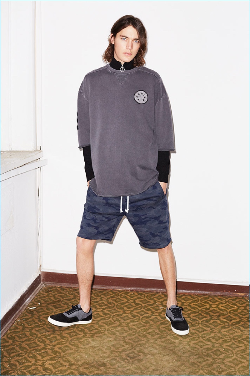 Rocking casual style, Jaco van den Hoven wears an oversized sweatshirt with sweatshorts from Reserved.