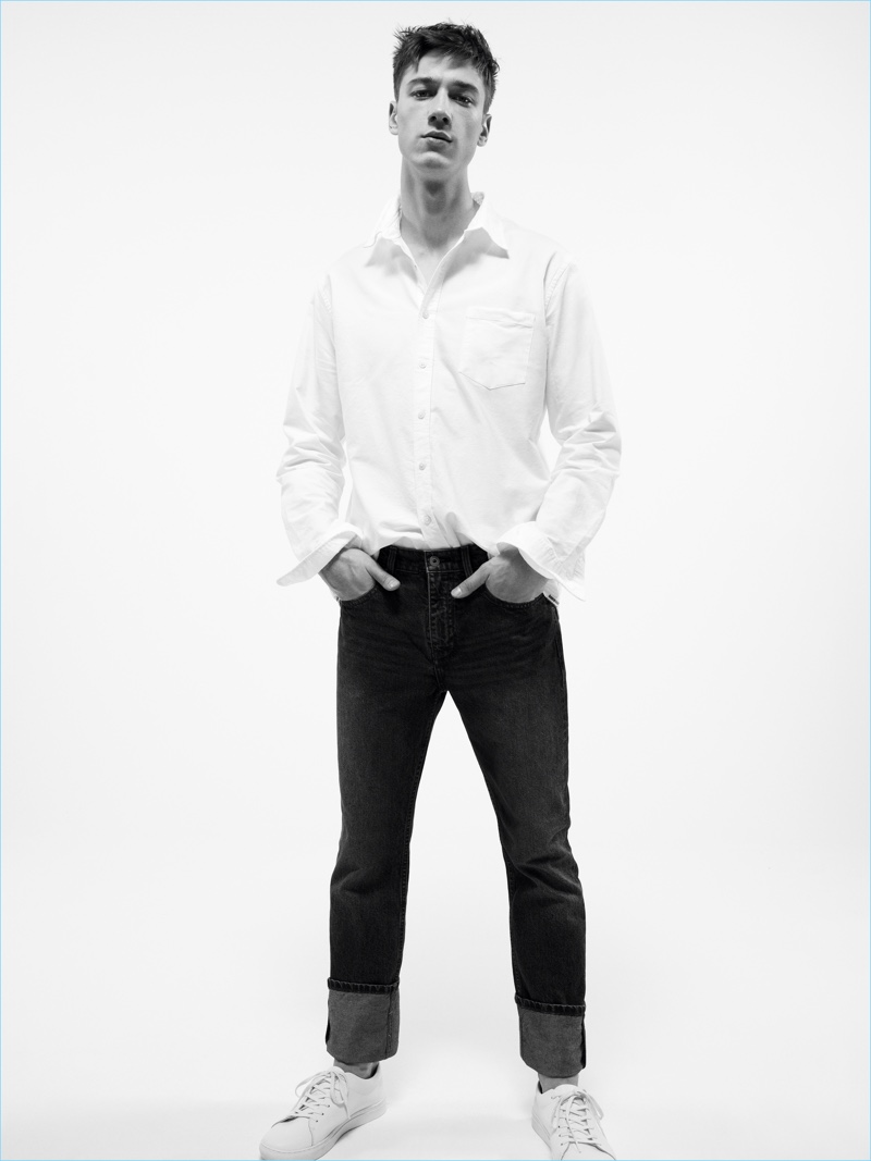 It's a matter of black and white as Harvey James sports relaxed denim for Mango Man's spring-summer 2017 campaign. » Harvey James Rocks Essential Denim for Mango's Spring '17 Campaign It's a matter of black and white as Harvey James sports relaxed denim for Mango Man's spring-summer 2017 campaign.