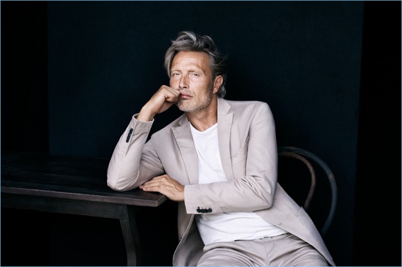 Mads Mikkelsen dons a leisure suit with a simple tee for the spring-summer 2017 campaign of Marc O'Polo.