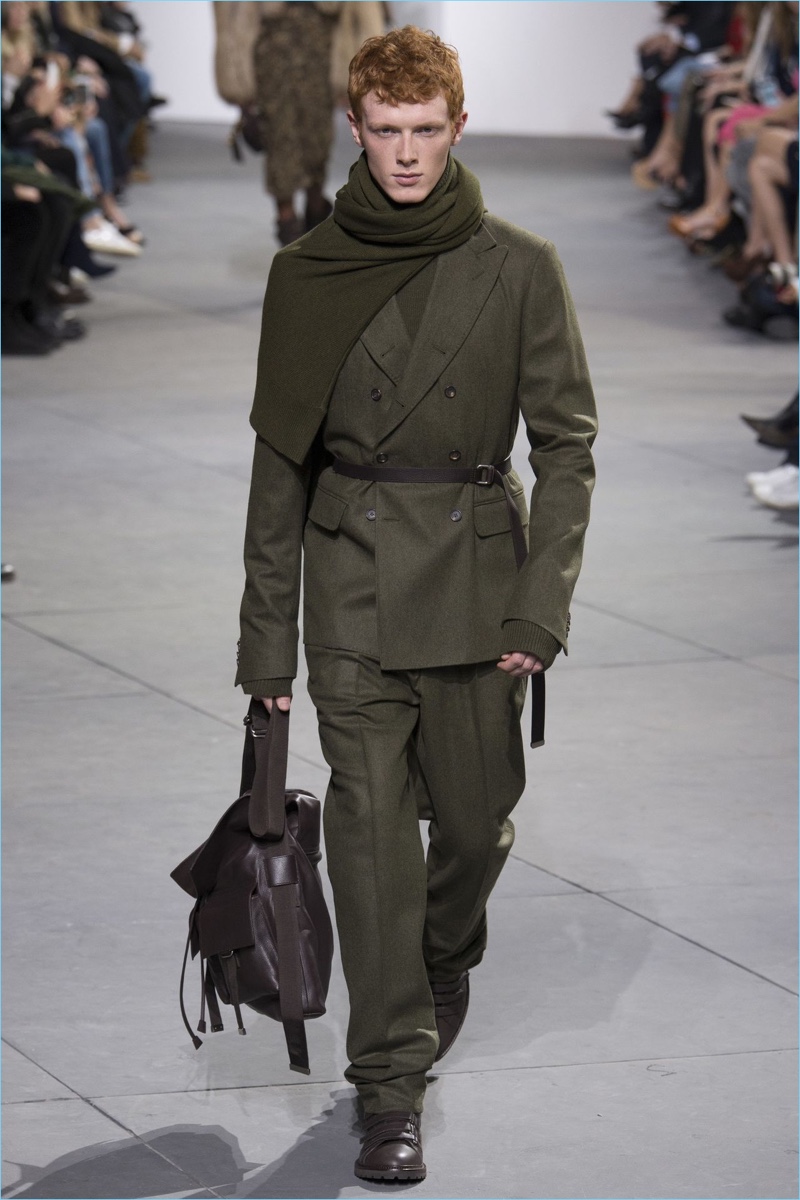 Military style reigns with Michael Kors' relaxed tailoring and the use of army green. » Fall '17: Michael Kors Makes Case for Belted Coats & Relaxed Tailoring Military style reigns with Michael Kors' relaxed tailoring and the use of army green.